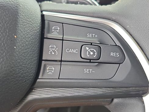 Certified 2023 Jeep Grand Cherokee Laredo w/ Luxury Tech Group I image 22