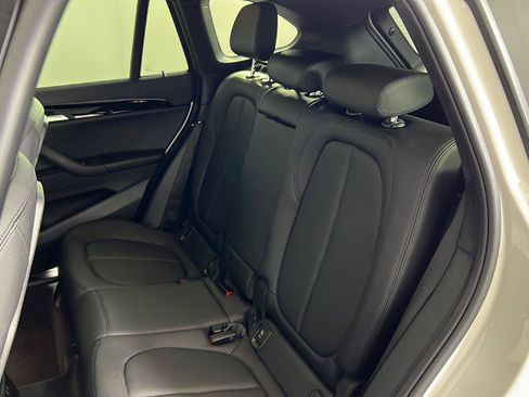 Used 2019 BMW X1 xDrive28i w/ Convenience Package AWD/4WD image 4