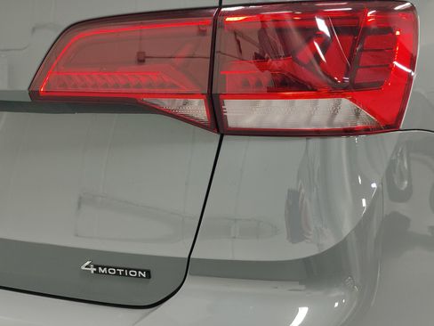 Used 2024 Volkswagen Taos SE AWD/4WD image 5