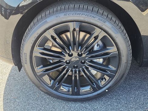 New 2026 Land Rover Range Rover Long Wheelbase SE AWD/4WD image 9