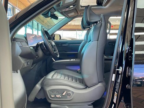 Used 2024 Kia EV9 Land image 13