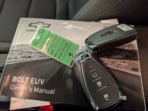 Used 2023 Chevrolet Bolt EUV LT w/ Driver Confidence Package FWD image 25