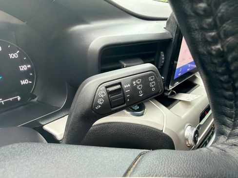 Used 2023 Ford Explorer XLT AWD/4WD image 36