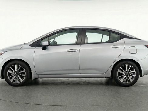 Used 2025 Nissan Versa SV image 4
