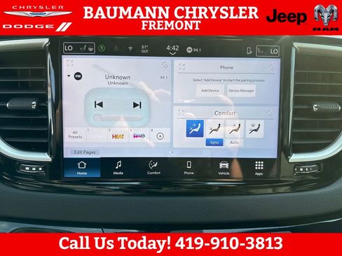 Used 2025 Chrysler Pacifica Select FWD image 18