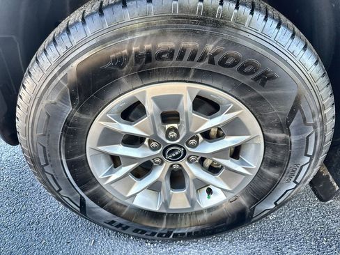 Used 2024 Nissan Frontier SV image 19