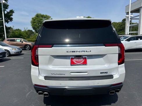 Used 2025 GMC Yukon Denali Ultimate AWD/4WD image 8