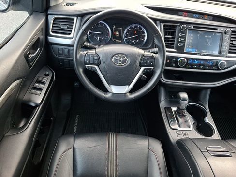Used 2019 Toyota Highlander SE AWD/4WD image 14