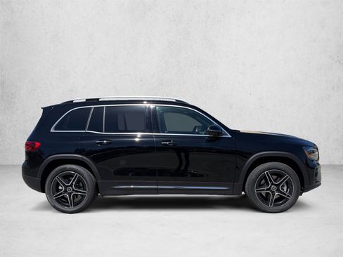 Used 2026 Mercedes-Benz GLB 250 4MATIC image 4