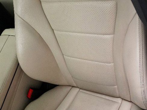 Used 2016 Mercedes-Benz C 300 4MATIC Sedan image 4