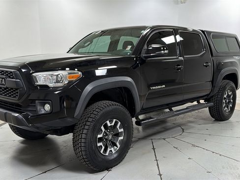 Used 2017 Toyota Tacoma TRD Off-Road w/ Premium & Technology Package image 1