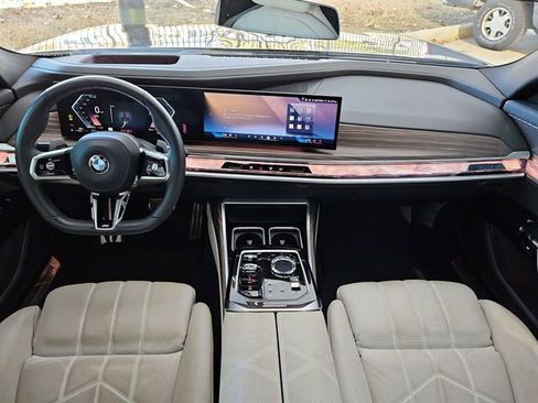 Used 2023 BMW 740i image 11