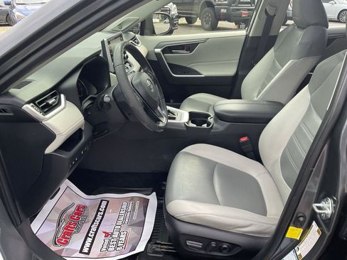 Used 2019 Toyota RAV4 XLE Premium w/ Cold Weather Package AWD/4WD image 10