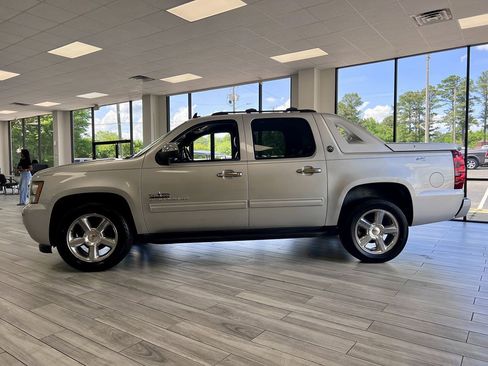 Used 2013 Chevrolet Avalanche LT w/ Texas Edition image 4