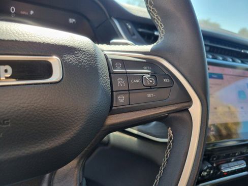 Used 2023 Jeep Grand Cherokee Limited image 14