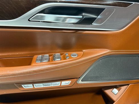 Used 2018 BMW 750i xDrive image 13