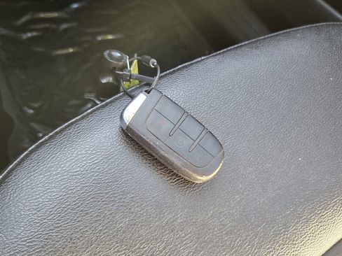 Used 2024 Jeep Compass Latitude image 19