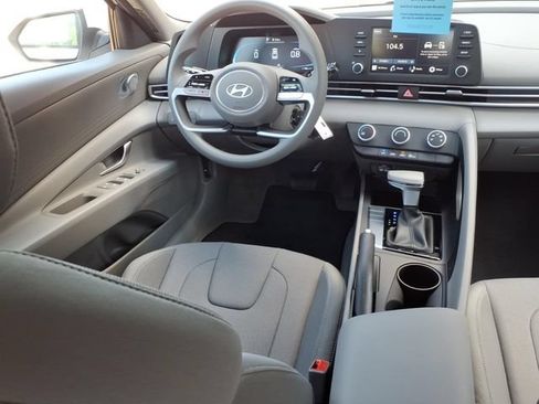 New 2026 Hyundai Elantra SE FWD image 4