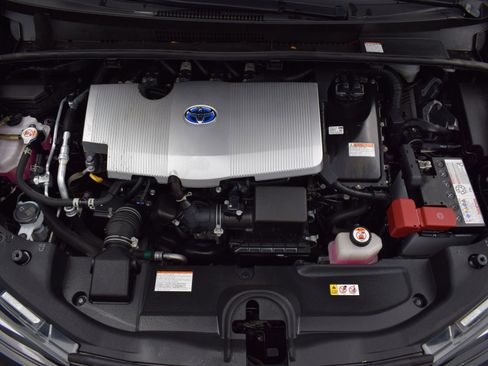 Used 2021 Toyota Prius LE image 9