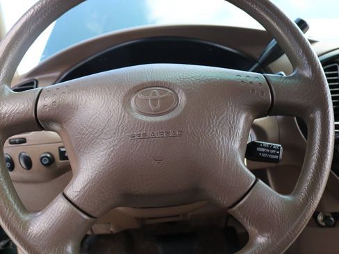 Used 2001 Toyota Tundra Limited w/ Off-Road Pkg AWD/4WD image 12