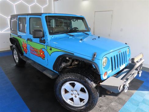 Used 2012 Jeep Wrangler Unlimited Sahara w/ Connectivity Group AWD/4WD image 36
