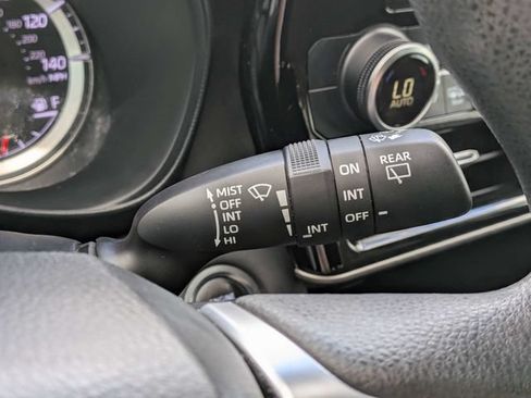 Used 2020 Toyota Highlander L FWD image 26