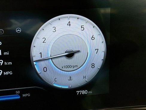 Used 2025 Hyundai Elantra SEL FWD image 8