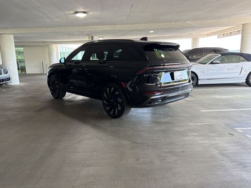 Used 2024 Lincoln Nautilus Reserve w/ Equipment Group 202A AWD/4WD image 3