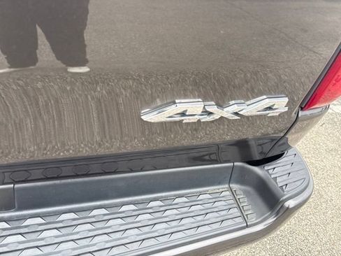 Used 2019 RAM 1500 Laramie AWD/4WD image 11