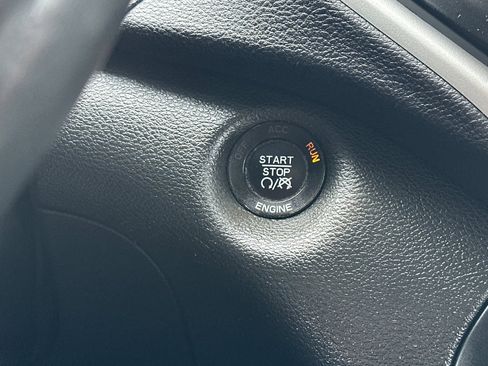 Used 2015 Jeep Cherokee Limited image 25