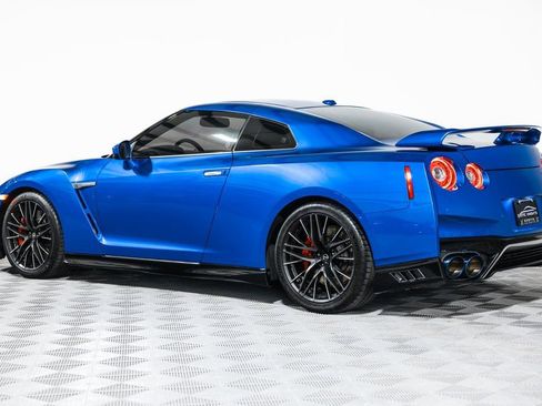 Used 2021 Nissan GT-R Premium image 15