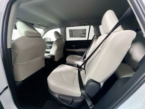 New 2026 Toyota Grand Highlander XLE FWD image 25