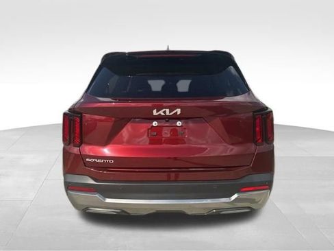 Used 2025 Kia Sorento S image 5