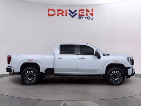 Used 2024 GMC Sierra 3500 Denali Ultimate AWD/4WD image 6