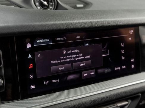 Certified 2024 Porsche Cayenne AWD/4WD image 32