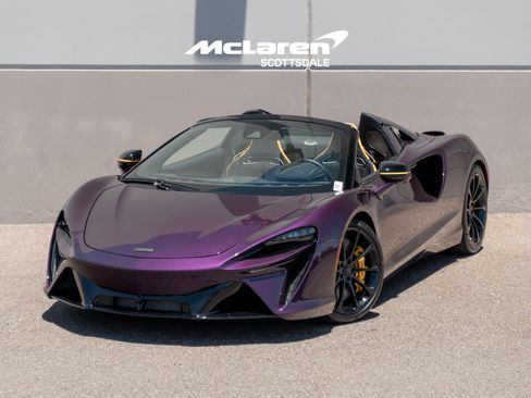 Used 2025 McLaren Artura Spider RWD image 1