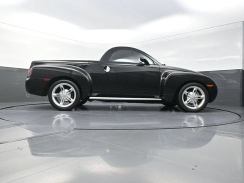 Used 2004 Chevrolet SSR w/ Preferred Equipment Group RWD image 34