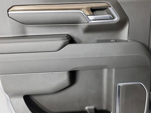 Used 2023 Chevrolet Silverado 1500 LT image 11