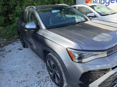 Used 2025 Volkswagen Taos SE AWD/4WD image 9
