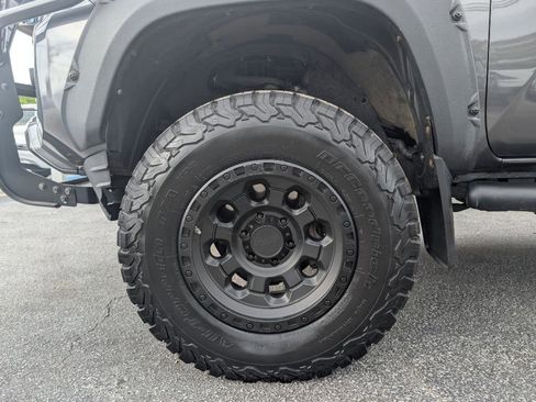 Used 2017 Toyota Tacoma TRD Sport w/ Tow Package (A/T) AWD/4WD image 11