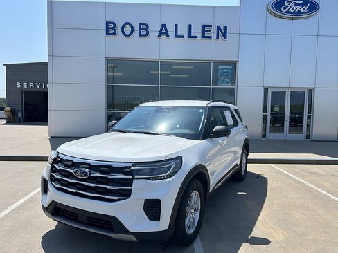Used 2025 Ford Explorer Active AWD/4WD image 1