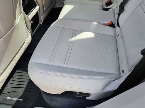 Used 2022 Porsche Cayenne image 29