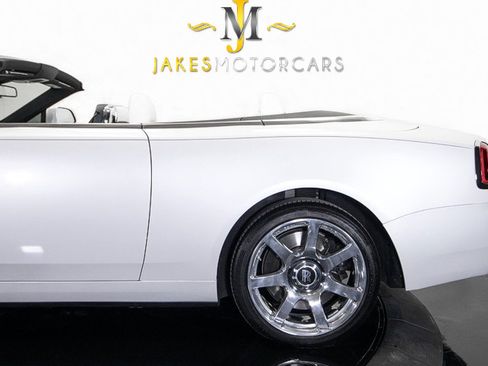 Used 2017 Rolls-Royce Dawn image 7