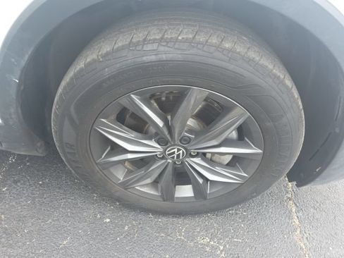 Used 2022 Volkswagen Tiguan SE FWD image 12