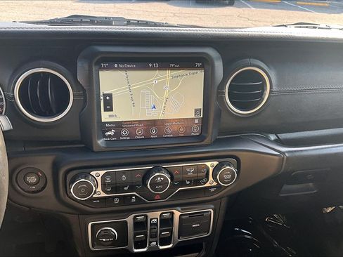 Used 2018 Jeep Wrangler Unlimited Sahara AWD/4WD image 28