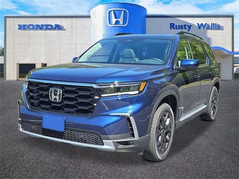 New 2025 Honda Pilot Touring image 4