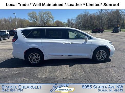 Used 2022 Chrysler Pacifica Limited image 2
