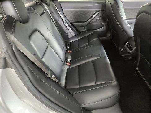 Used 2018 Tesla Model 3 Long Range image 19