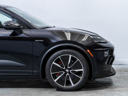 Certified 2025 Porsche Macan 4S Electric image 12