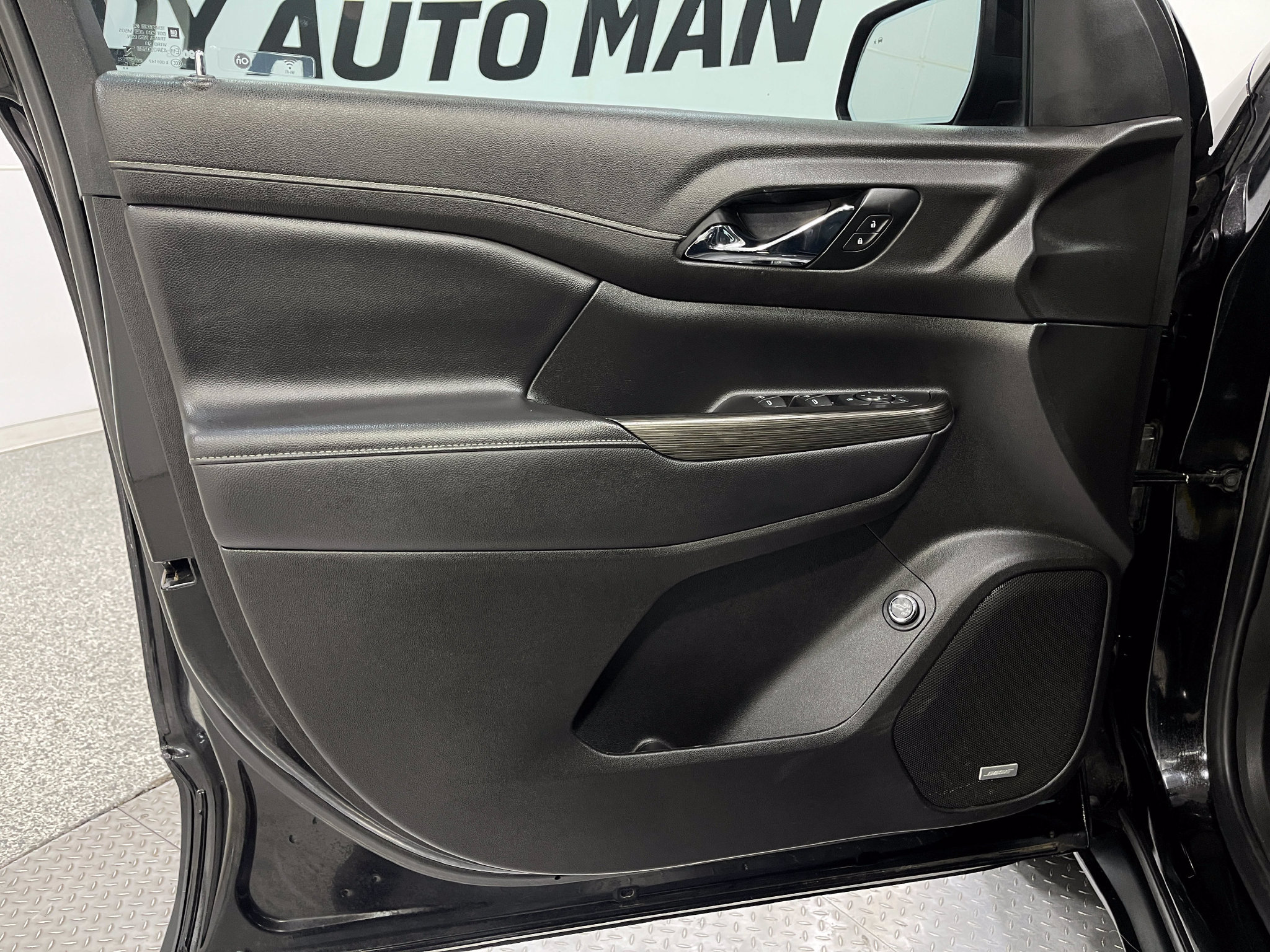 Used 2019 GMC Acadia SLT w/ Black Edition FWD image 15